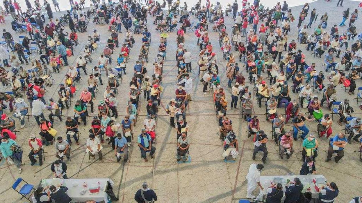 Aplicamos más de 27 mil vacunas contra el COVID-19 a adultos mayores.