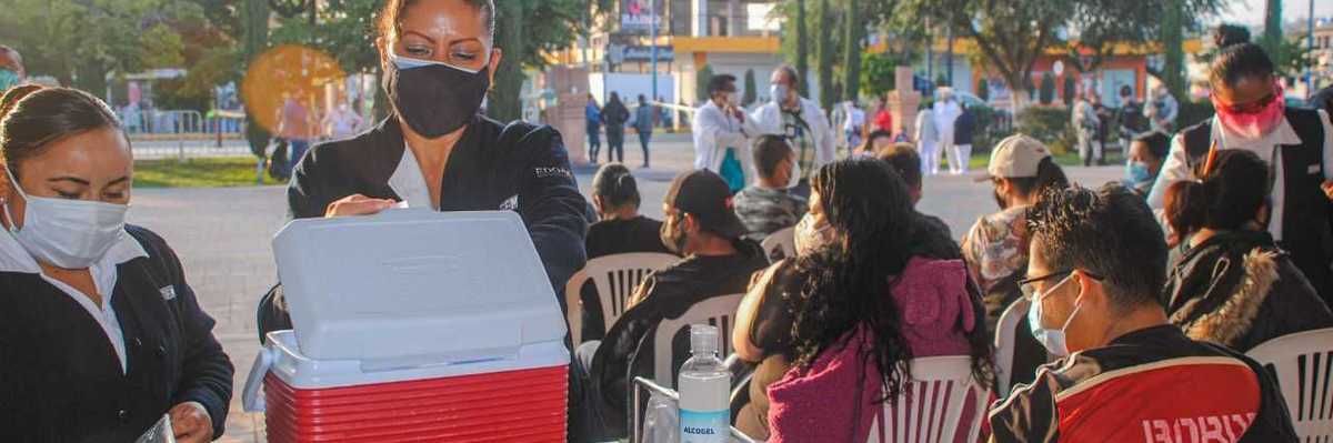 Se aplicaron 16 mil dosis de la vacuna contra el covid-19 en su primer día en valle de Chalco, Estado de México