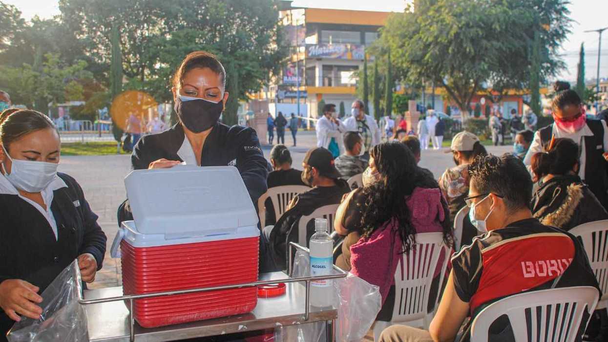 Se aplicaron 16 mil dosis de la vacuna contra el covid-19 en su primer día en valle de Chalco, Estado de México
