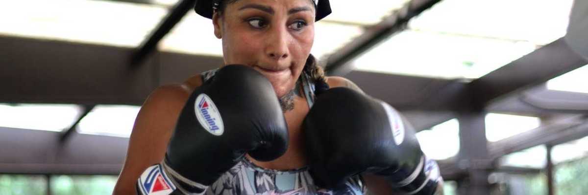 REALIZA MARIANA “LA BARBY” JUÁREZ CONCENTRACIÓN EN CENTRO CEREMONIAL OTOMÍ ANTE SU PELEA CONTRA JAKIE NAVA