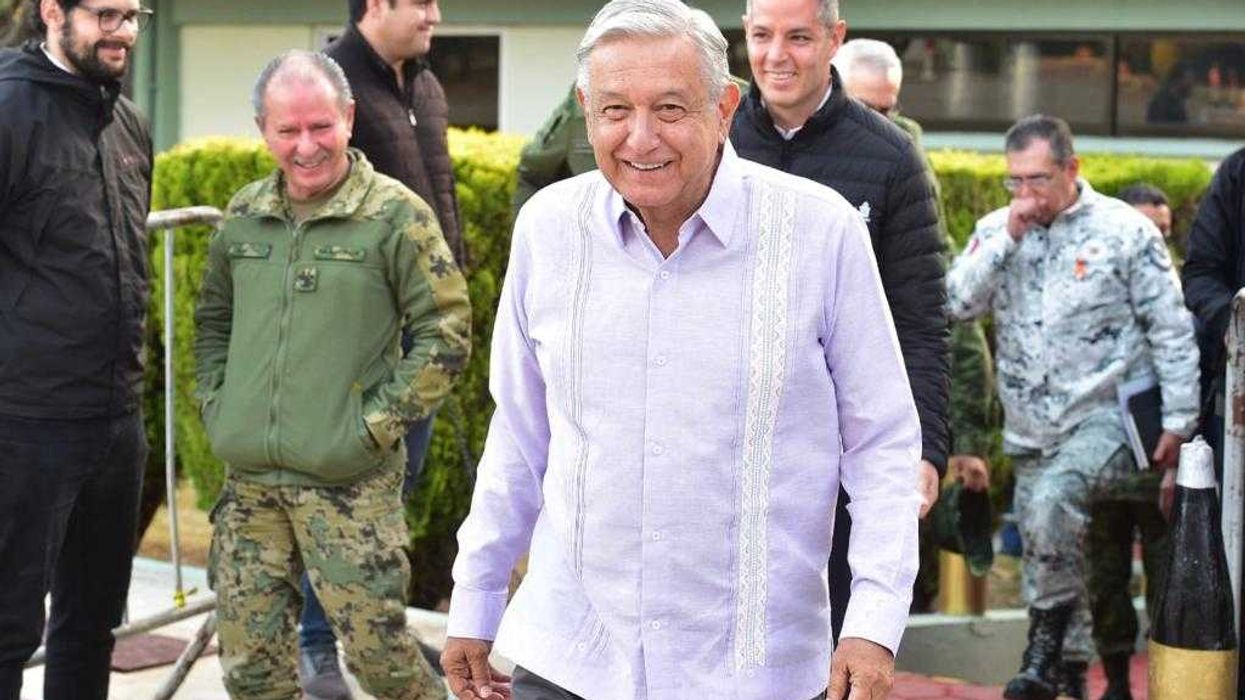 Pide AMLO no asustarse por variante Ómicron