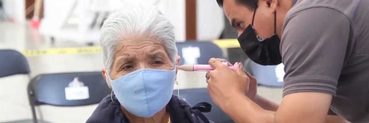 Benefician con aparatos auditivos y estudios de audiometrías a pobladores de Mineral de la Reforma, Hidalgo