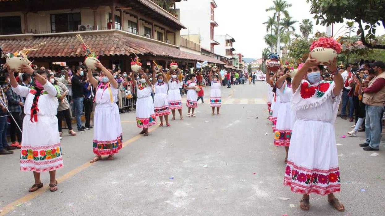 El Carnaval llena de algarabía, música y baile las calles del corazón de la huasteca hidalguense
