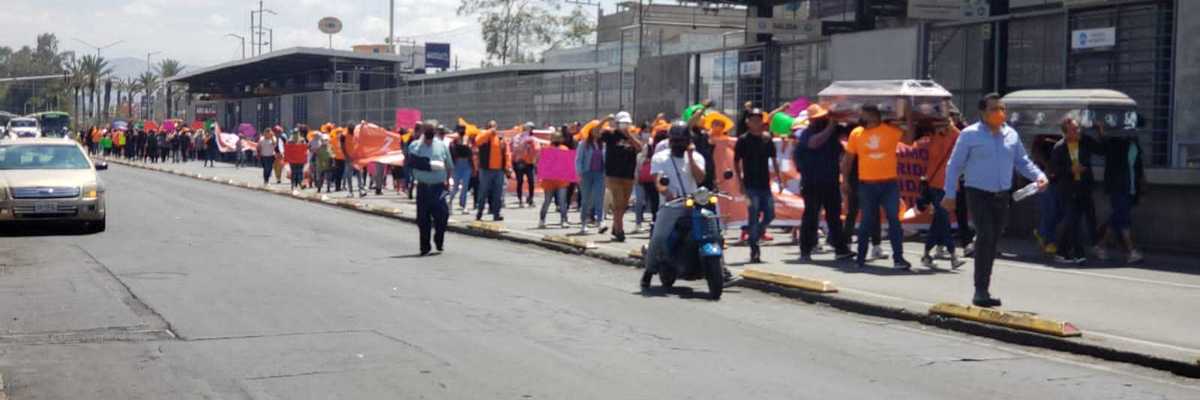 Marchas cientos de mujeres en contra del feminicidio femenina en Neza en Nezahualcóyotl Estado de México