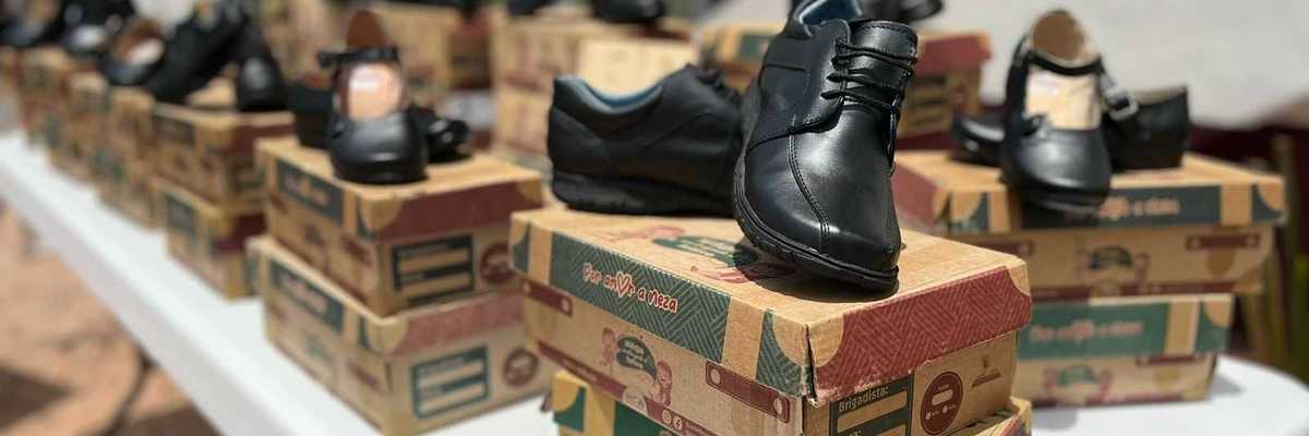Gobierno municipal entrega pares de zapatos gratuitos a estudiantes en Nezahualcóyotl, estado de México