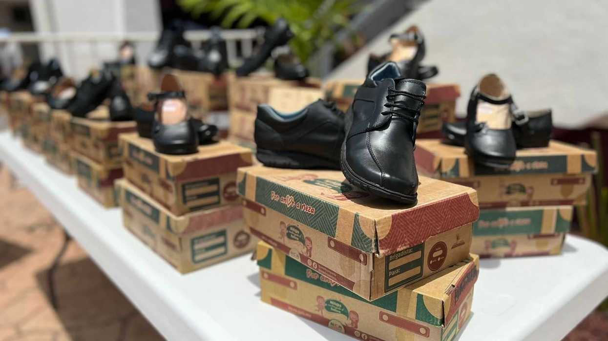 Gobierno municipal entrega pares de zapatos gratuitos a estudiantes en Nezahualcóyotl, estado de México