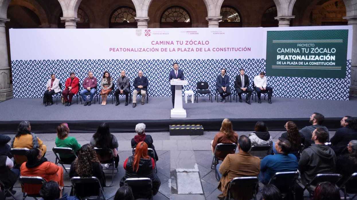 SE HACE PEATONAL EL ZÓCALO CAPITALINO