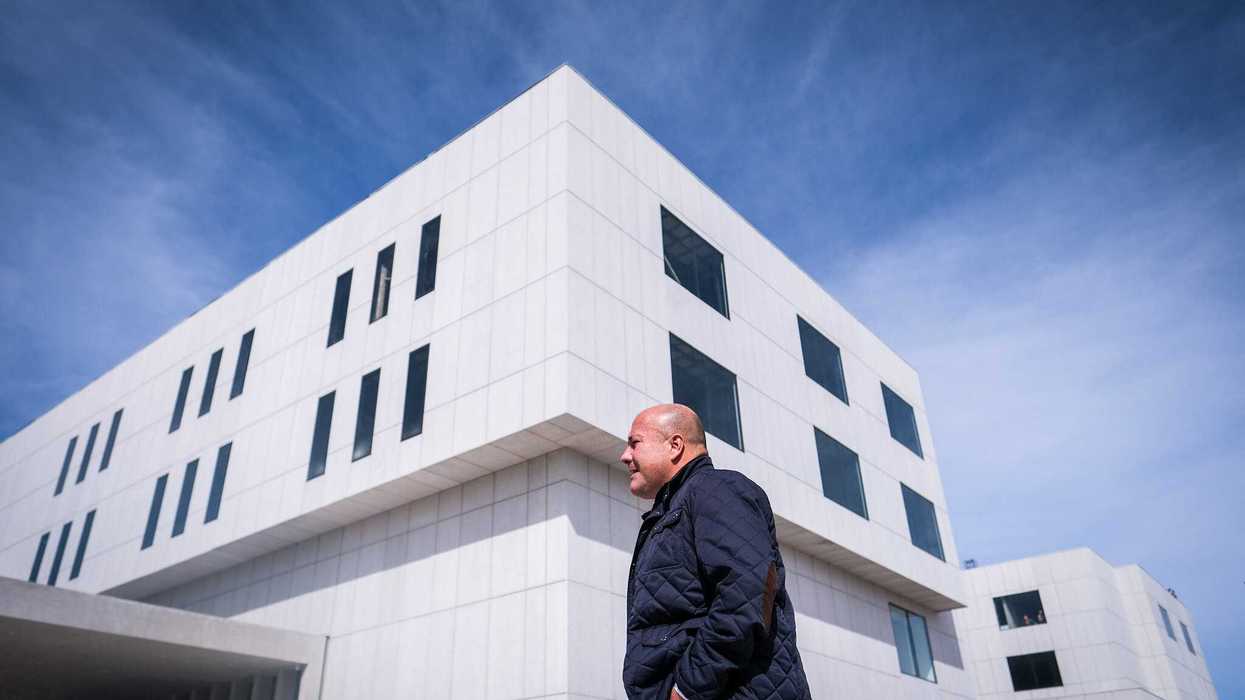 Supervisa Enrique Alfaro avances del Instituto Regional de Cancerología