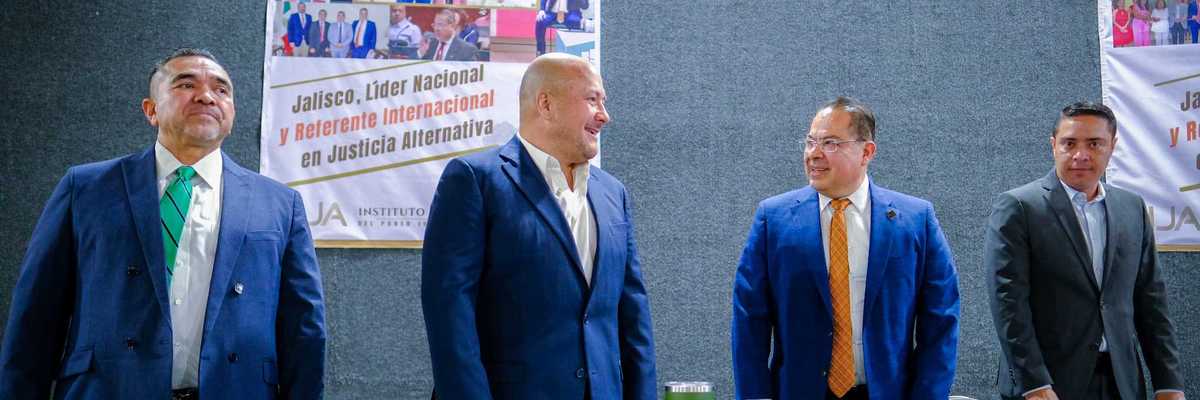 Acompaña Enrique Alfaro a Guillermo Zepeda Lecuona en su 5to Informe de resultados al frente el IJA