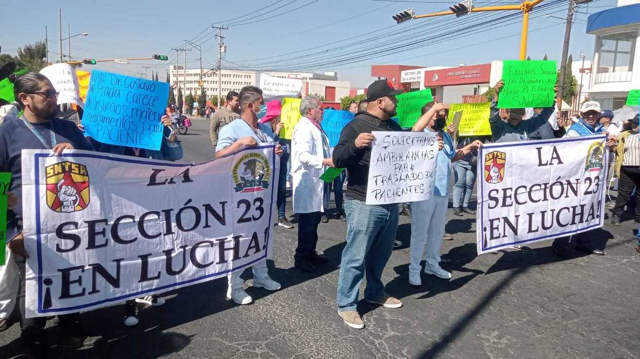 Personal del Sector Salud, bloquearon vialidades, exigiendo mejoras laborales en el municipio de ecatepec y Nezahualcóyotl, Estado de México