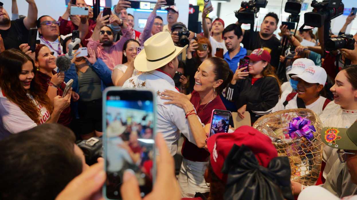 Llama Sheinbaum a no vender su voto a través de la credencial de elector