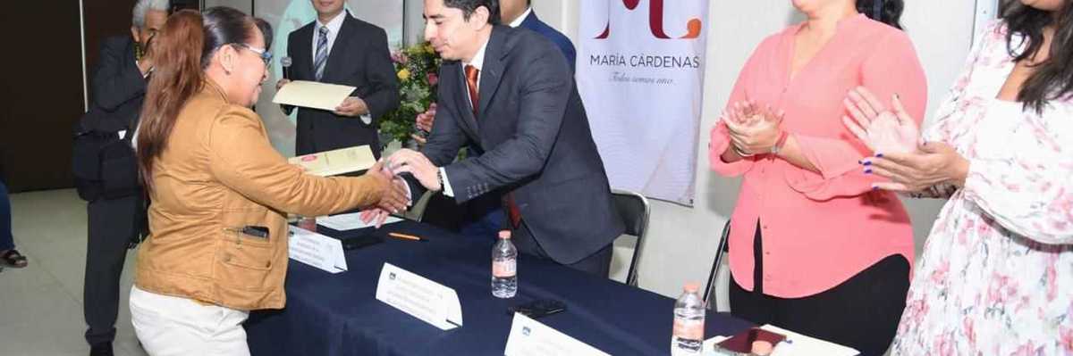 APOYAN A MUJERES MAYORES DE 50 AÑOS PARA ESTUDIAR CARERAS UNIVERSITARIAS