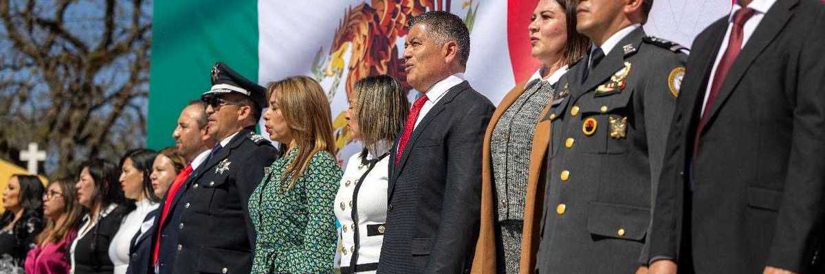Homenaje a la identidad y valores nacionales en el día de la bandera en Coacalco, estado de México