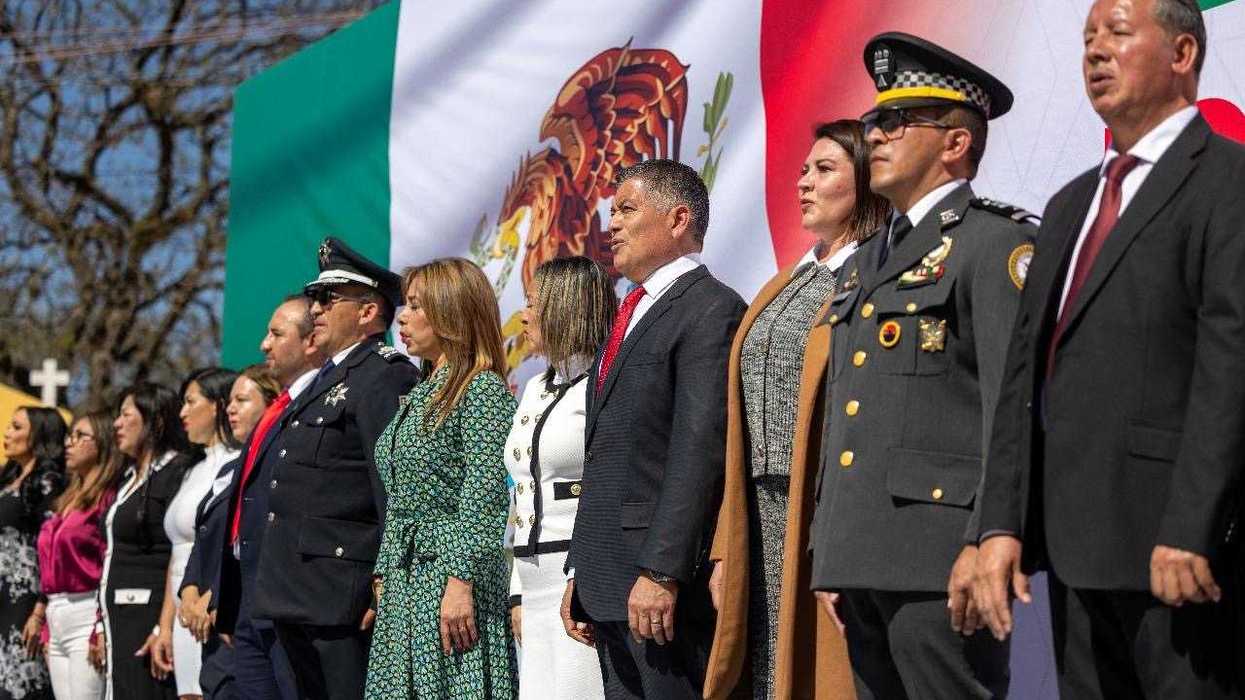 Homenaje a la identidad y valores nacionales en el día de la bandera en Coacalco, estado de México