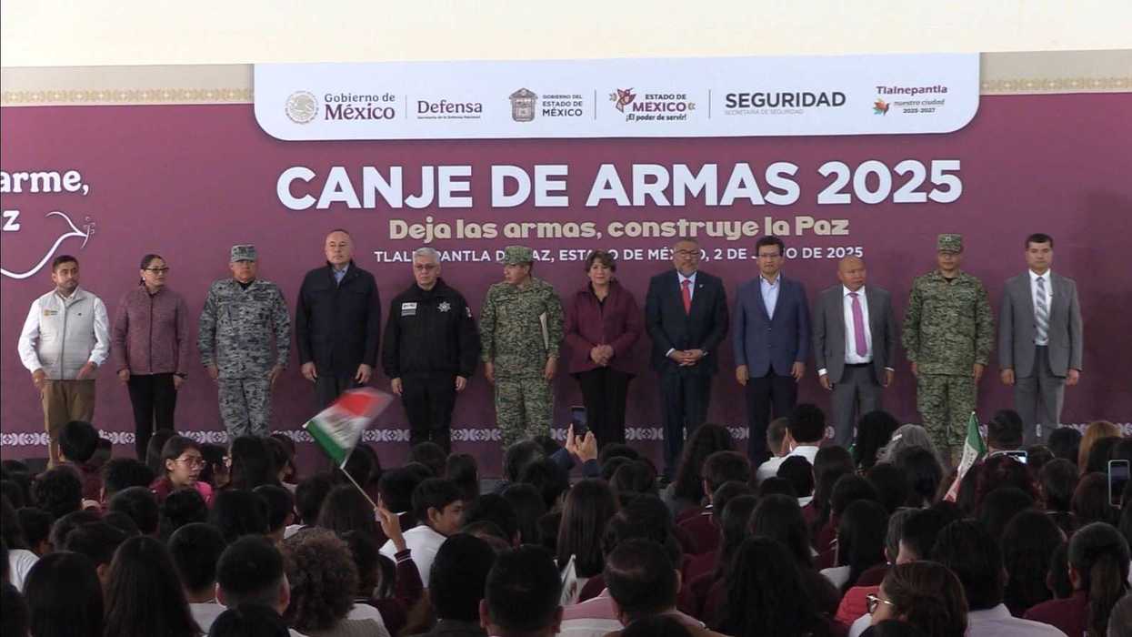 La gobernadora del estado de México Delfina Gómez Álvarez dio Inicia al cange de armas 2025 “ si al desarme, si a La Paz “ en el municipio de Tlalnepantla