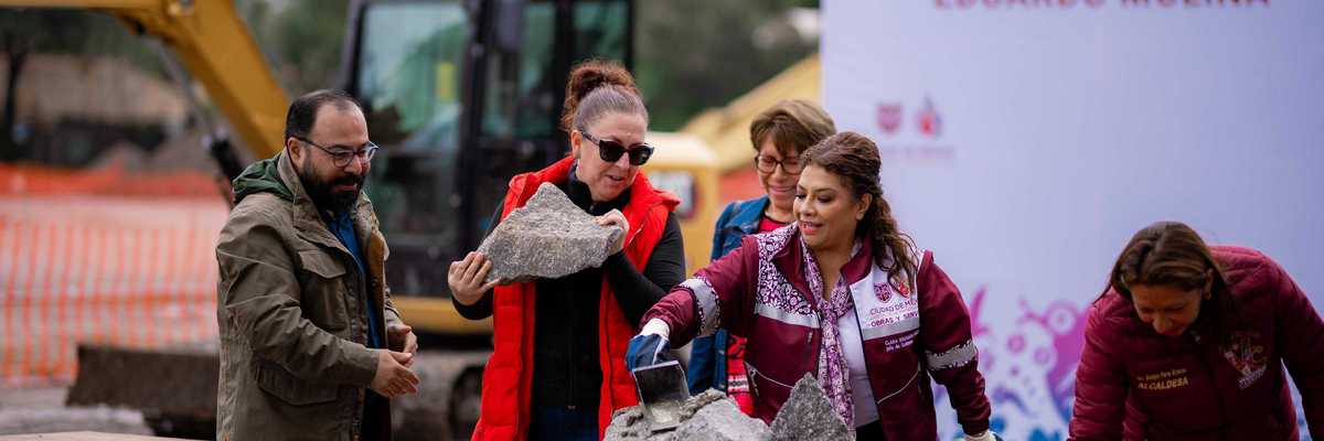 COLOCA BRUGADA PRIMERA PIEDRA DE LA UTOPÍA EDUARDO MOLINA