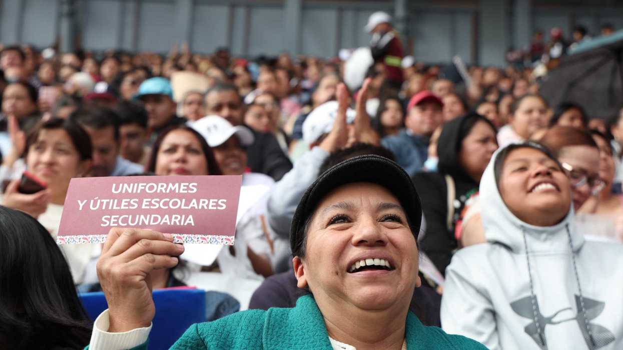 INICIA ENTREGA DE TARJETAS PARA ÚTILES Y UNIFORMES ESCOLARES