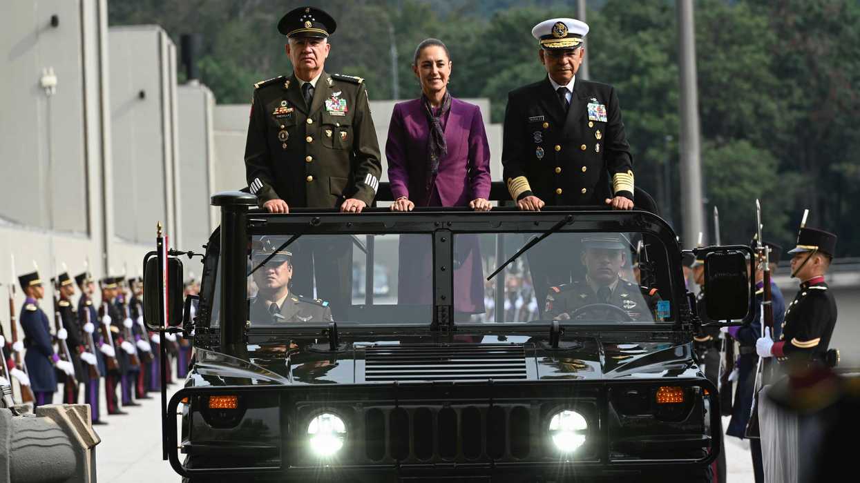 Llama Sheinbaum a nuevos elementos de fuerzas armadas mantener valores en defensa del país