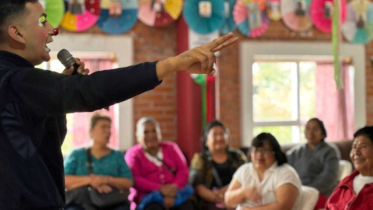 Poli Payaso, es policía municipal de Melchor Ocampo en el estado de México