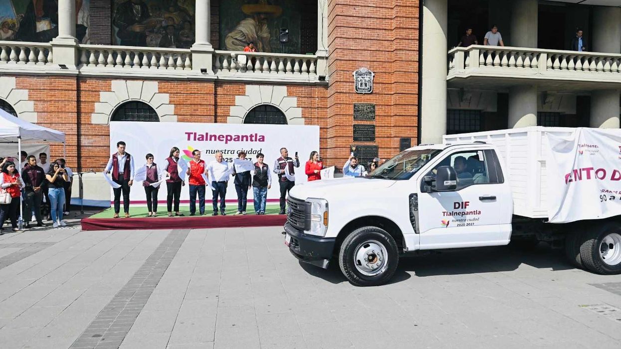 Gobierno de Tlalnepantla dio el banderazo de salida de camionetas con ayuda hacia el estado  de Veracruz