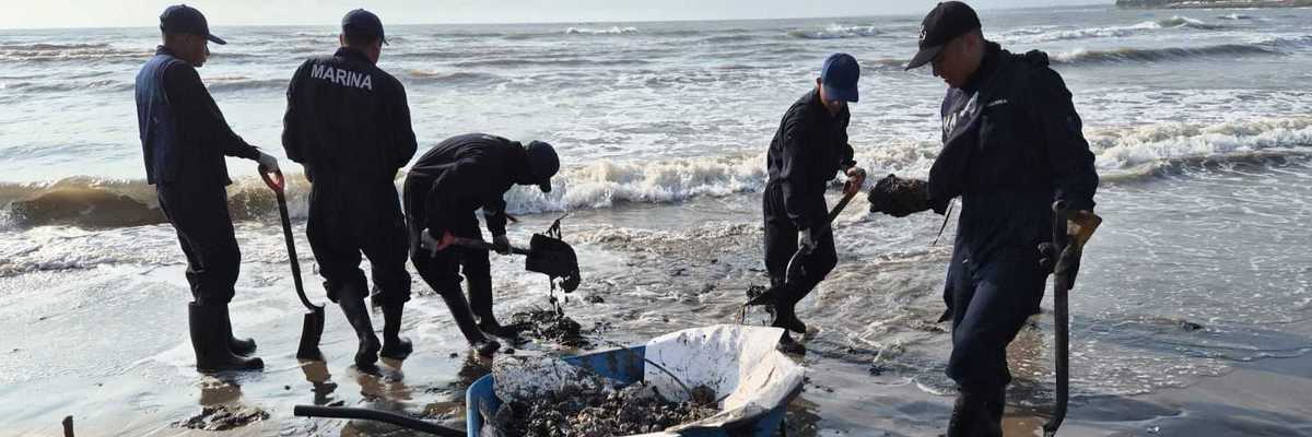 Gobierno de México intensifica acciones en el Golfo tras presencia de hidrocarburos en costas