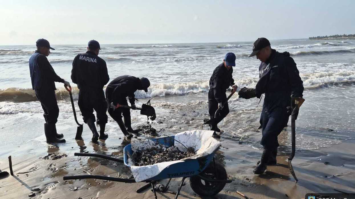 Gobierno de México intensifica acciones en el Golfo tras presencia de hidrocarburos en costas