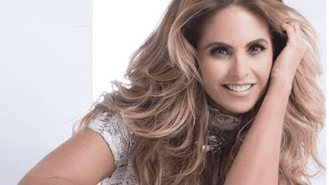 Los niños de Team Lucero unen sus voces para celebrar en un especial de Lucero.