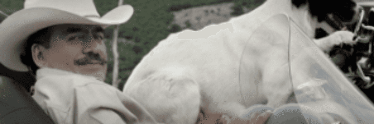 Joan Sebastian presenta su nuevo sencillo "Hoy Tengo Miedo" y un bello poema "Me Voy a Comprar un Perro"