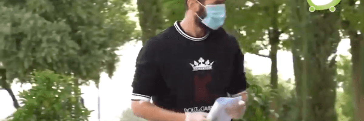 Real Madrid y Barcelona reanudan actividades con cubrebocas.