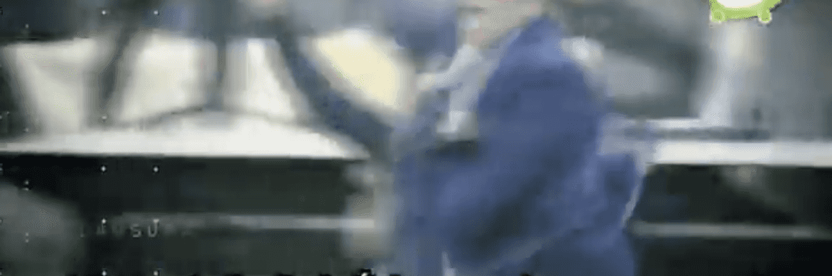 El Presidente de la Liga MX. Enrique Bonilla se puso a revisar e intercambiar ideas para el regreso.