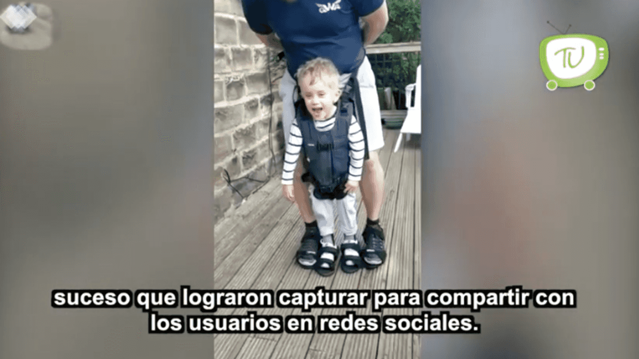 Camina por primera vez y conmueve en Redes Sociales.
