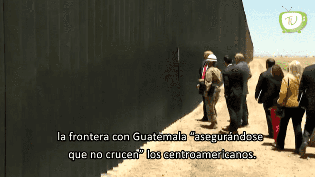 Trump supervisa los avances del muro fronterizo en Arizona.