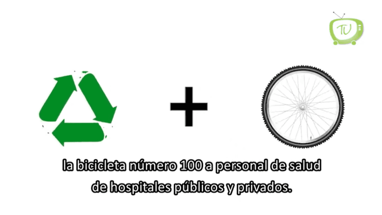 Recicleta entrega su bicicleta número 100.