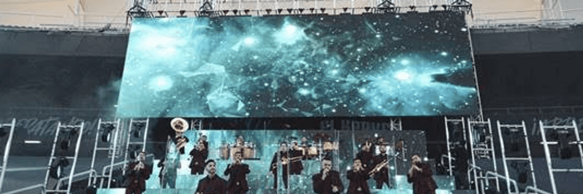 Banda El Recodo... Padrino de lujo en la inauguración del Estadio de Futbol de Mazatlán.