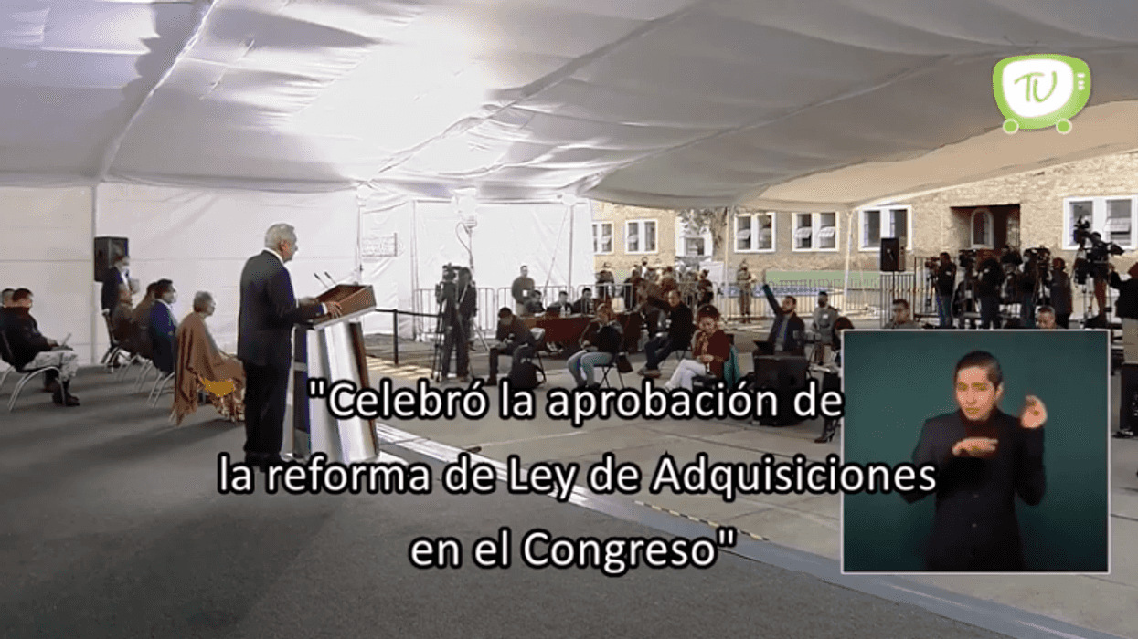 AMLO celebra aprobación de la Ley de Adquisiciones.