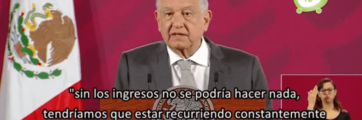 El SAT liga a funcionarios con defraudación fiscal.