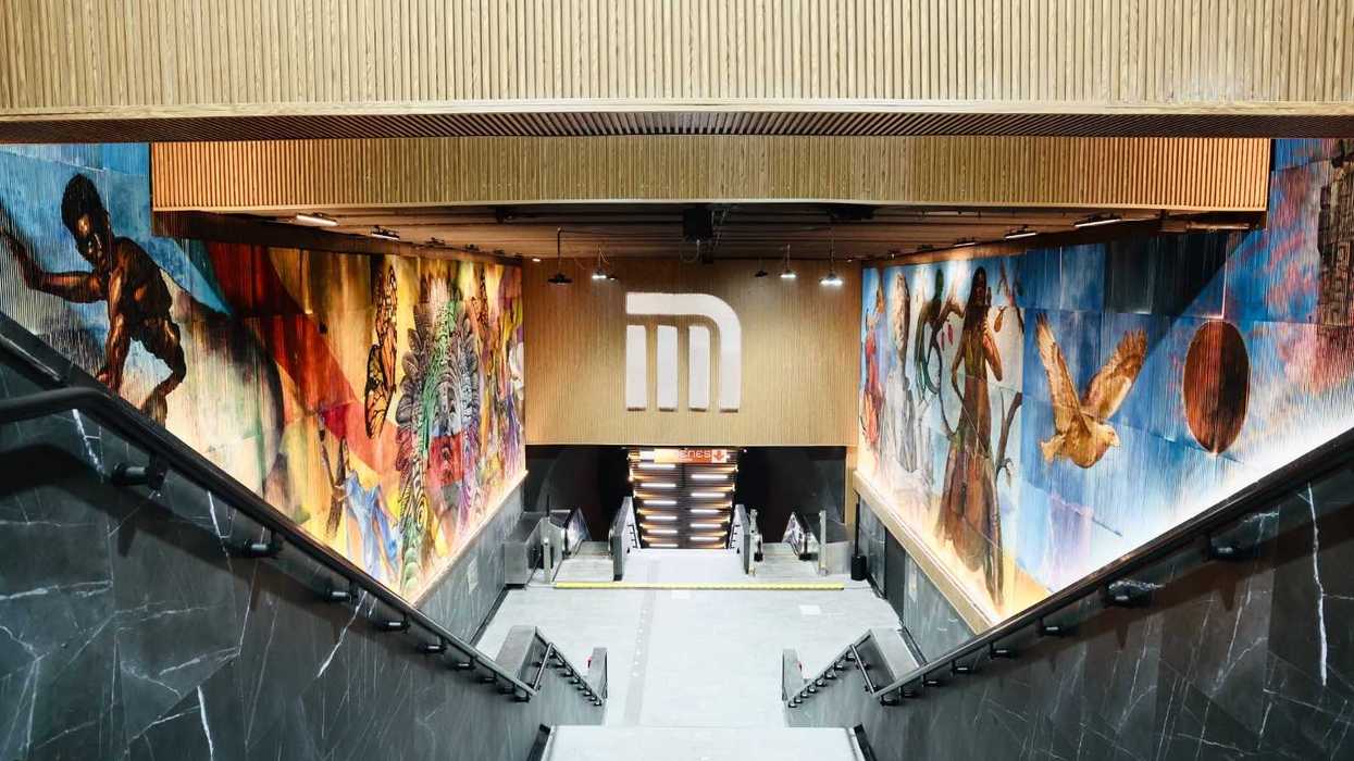 Mural holográfico Apoteosis de Federico Kampf en la estación Auditorio del Metro CDMX.
