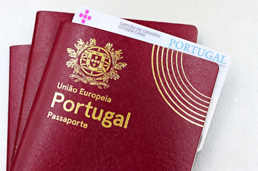 Portuguese passports and a citizen card partially visible.