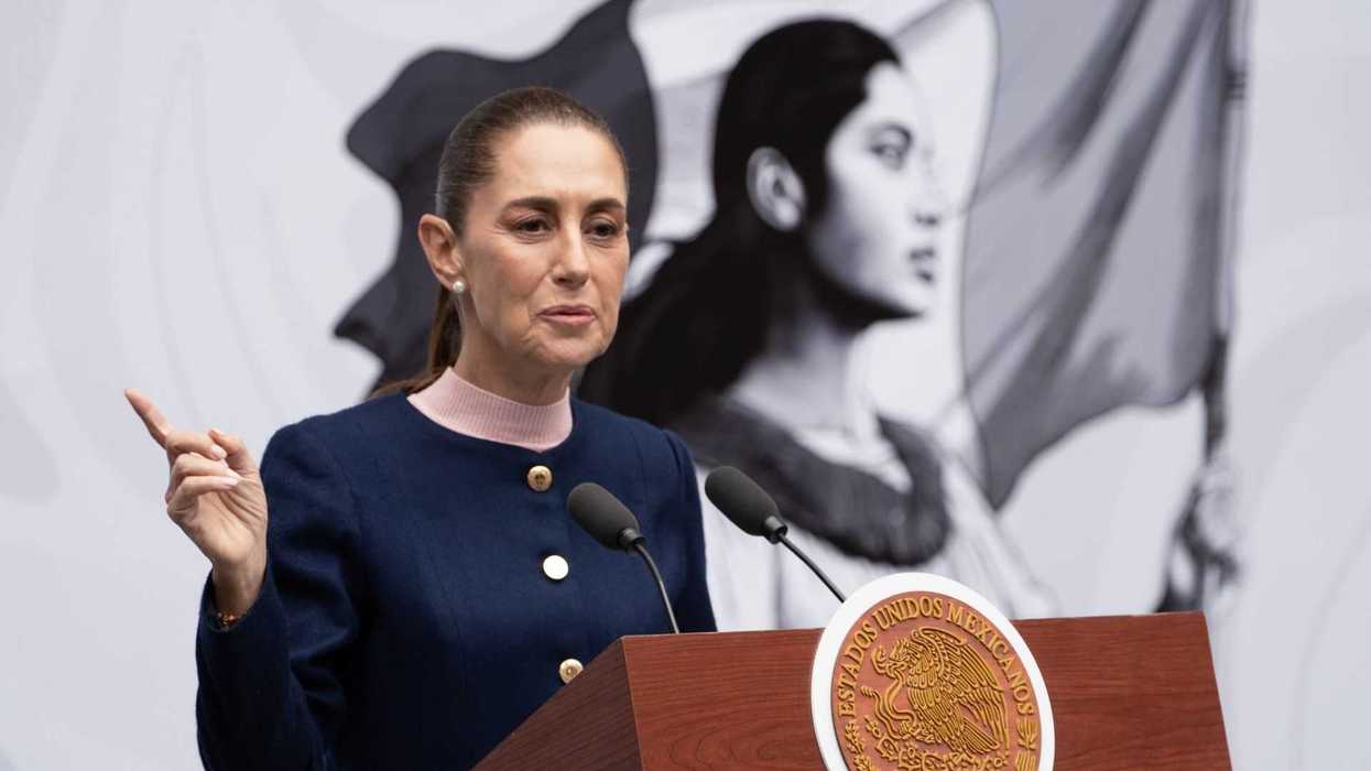 Sheinbaum durante su conferencia matutina, donde presentó detalles del proyecto del vehículo eléctrico Olinia Carga.
