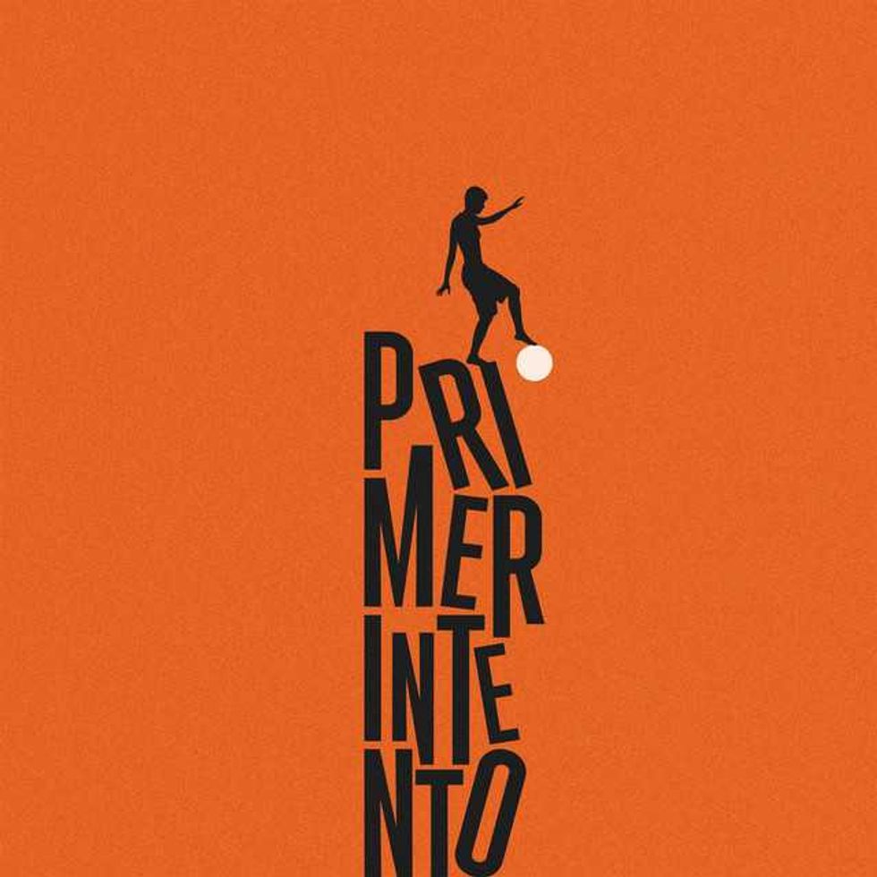 Silhouette of a footballer balancing on "PRIMER INTENTO" text, orange background.