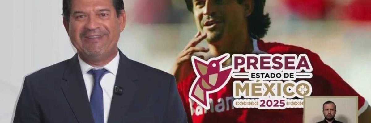 Smiling man in suit, "Presea Estado de México 2025" logo, and sign language interpreter.