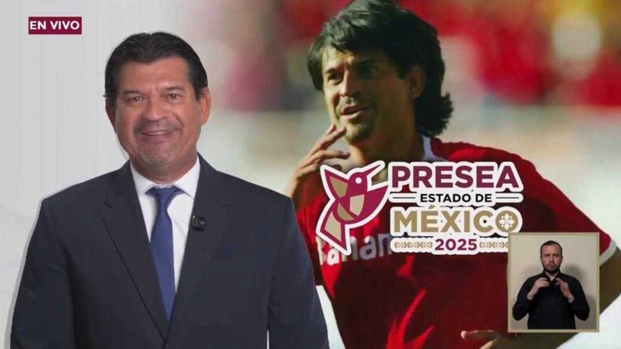 Smiling man in suit, "Presea Estado de México 2025" logo, and sign language interpreter.