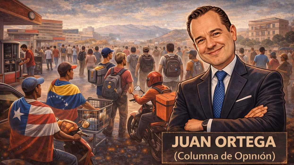 Smiling man superimposed over a crowd scene; captioned "Juan Ortega (Columna de Opinión)".