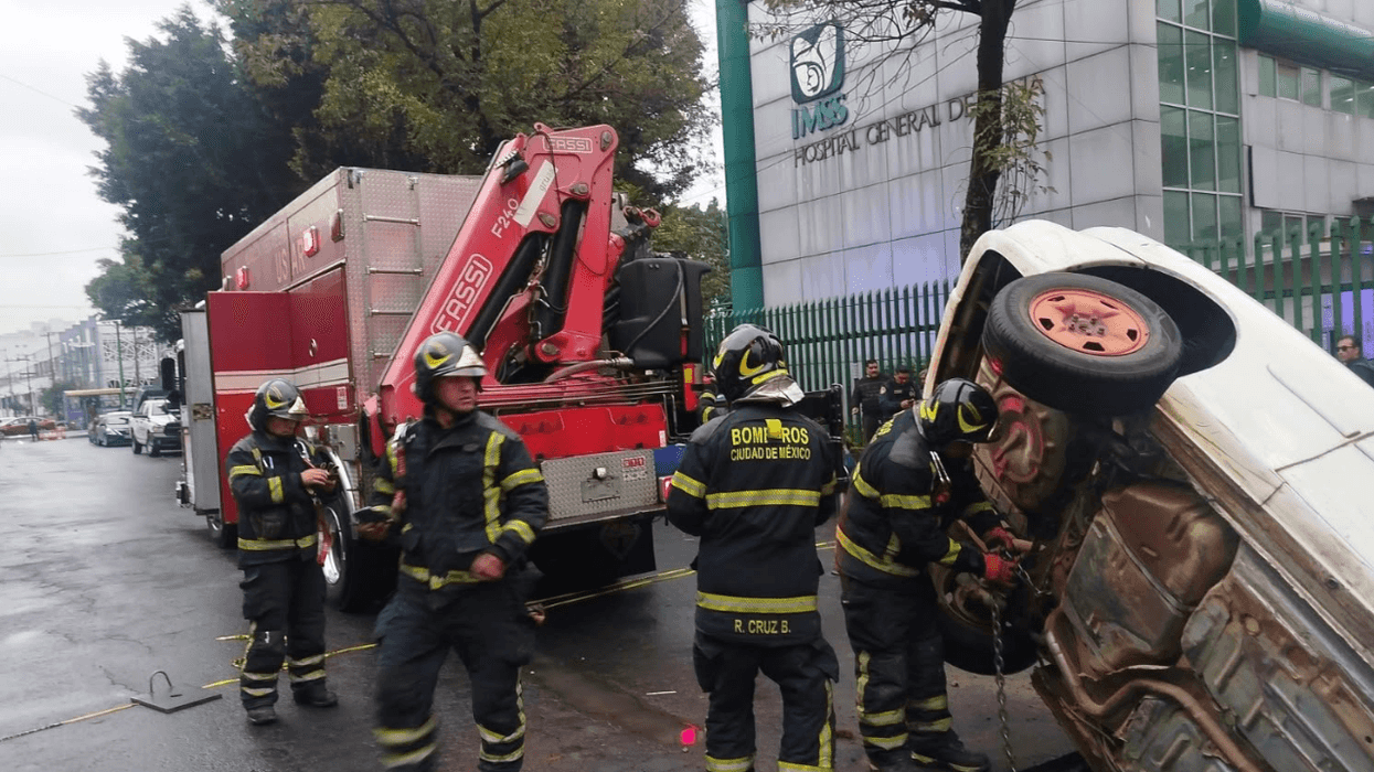 socavon-tlatelolco-vehiculo-grua