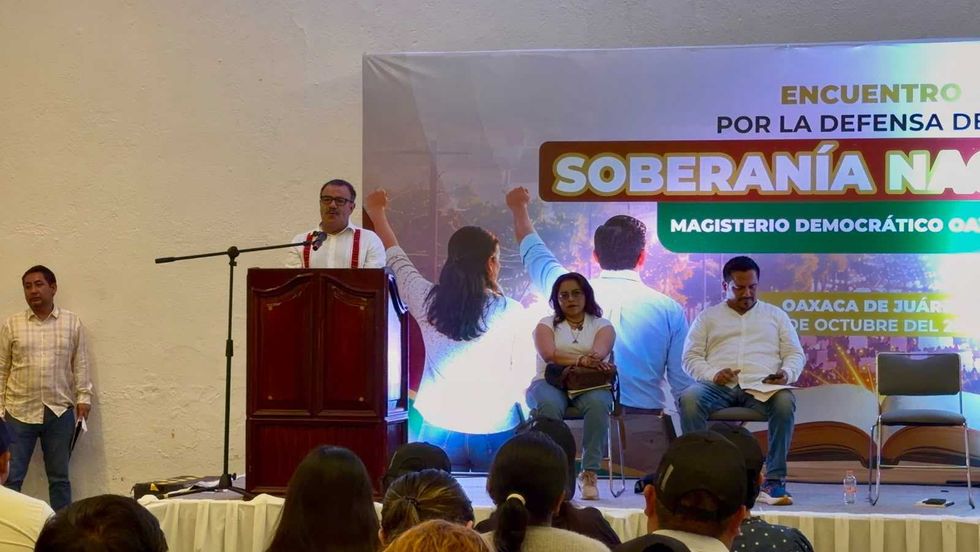 Speaker at a podium addresses an audience at a "Soberan\u00eda Nacional" event.