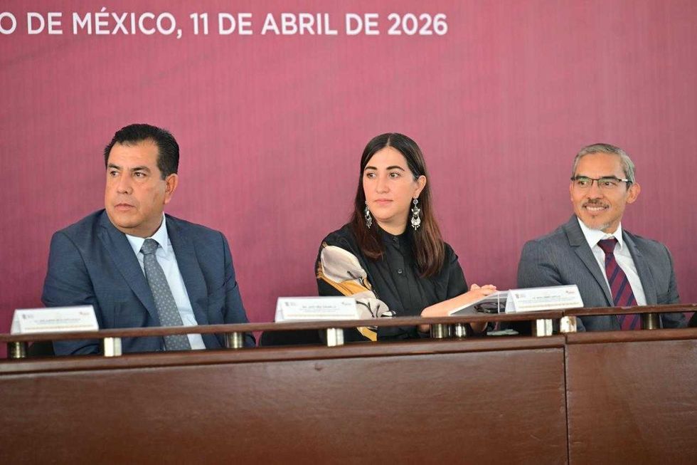 Three people seated at a panel discussion in Mexico, April 2026.
