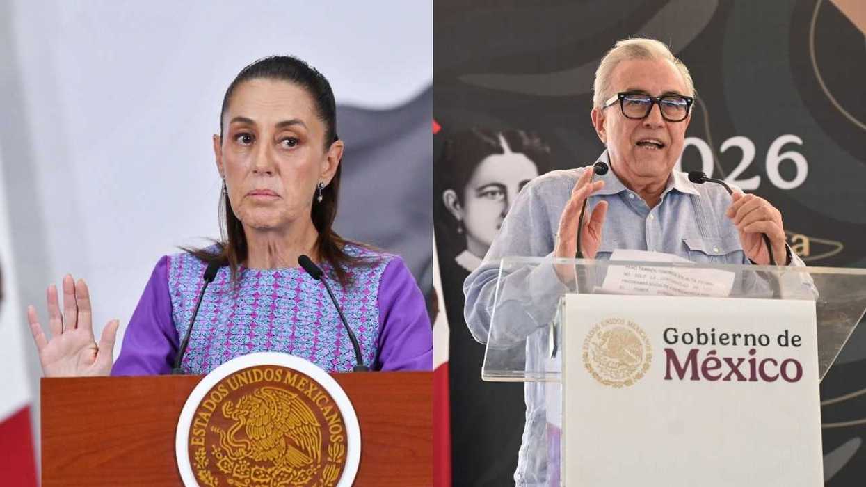 Two people speaking at separate podiums with the Mexican government seal.
