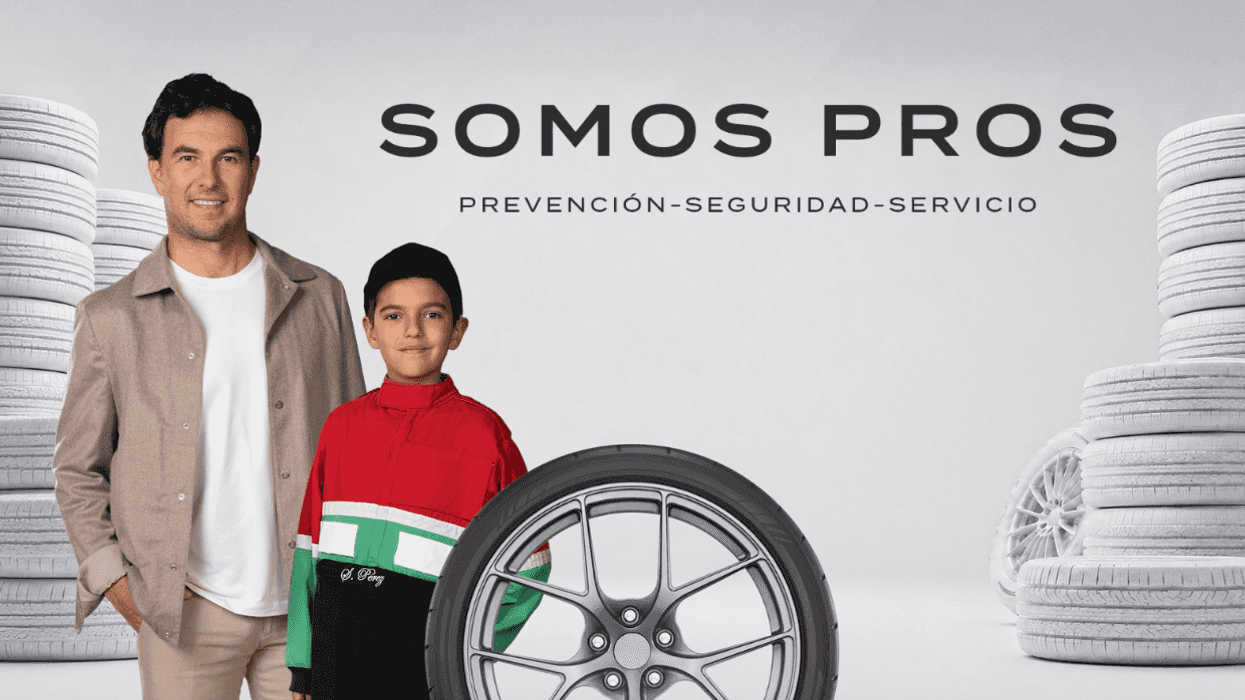 Two people with tire stacks and "SOMOS PROS" text in Spanish above.