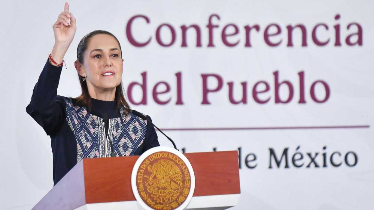 Woman speaking at podium in "Conferencia del Pueblo," Mexico logo visible.